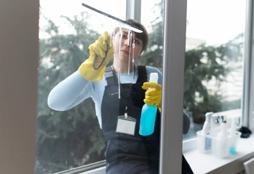 Nettoyage de vitres intérieures et extérieures au Gault-Soigny